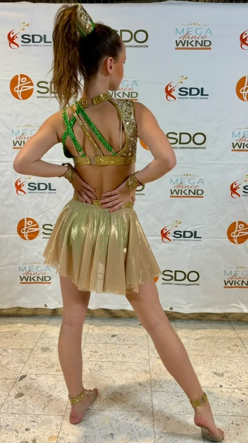 Supersnygg Slow duo. Costume by Paulina – bild 1 av 4
