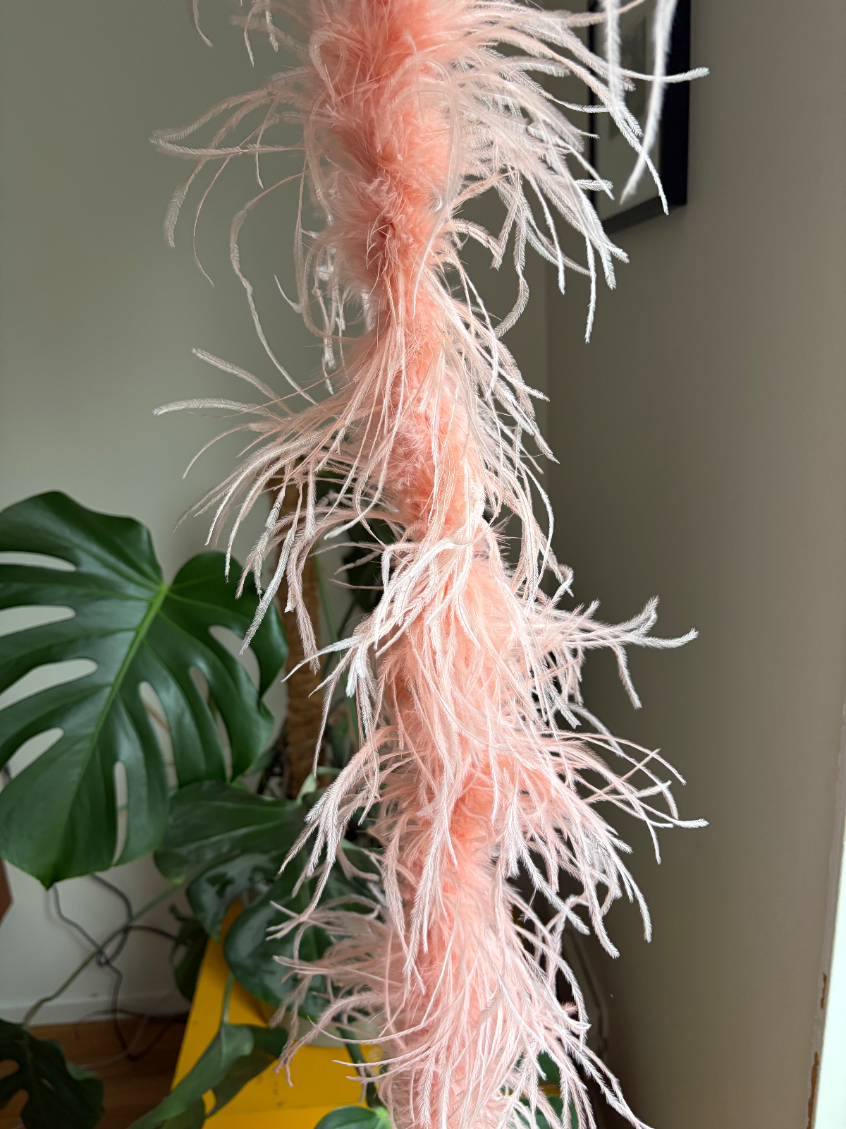 Fjäderboa i färgen ”Shimp pink” 2m – bild 2 av 3
