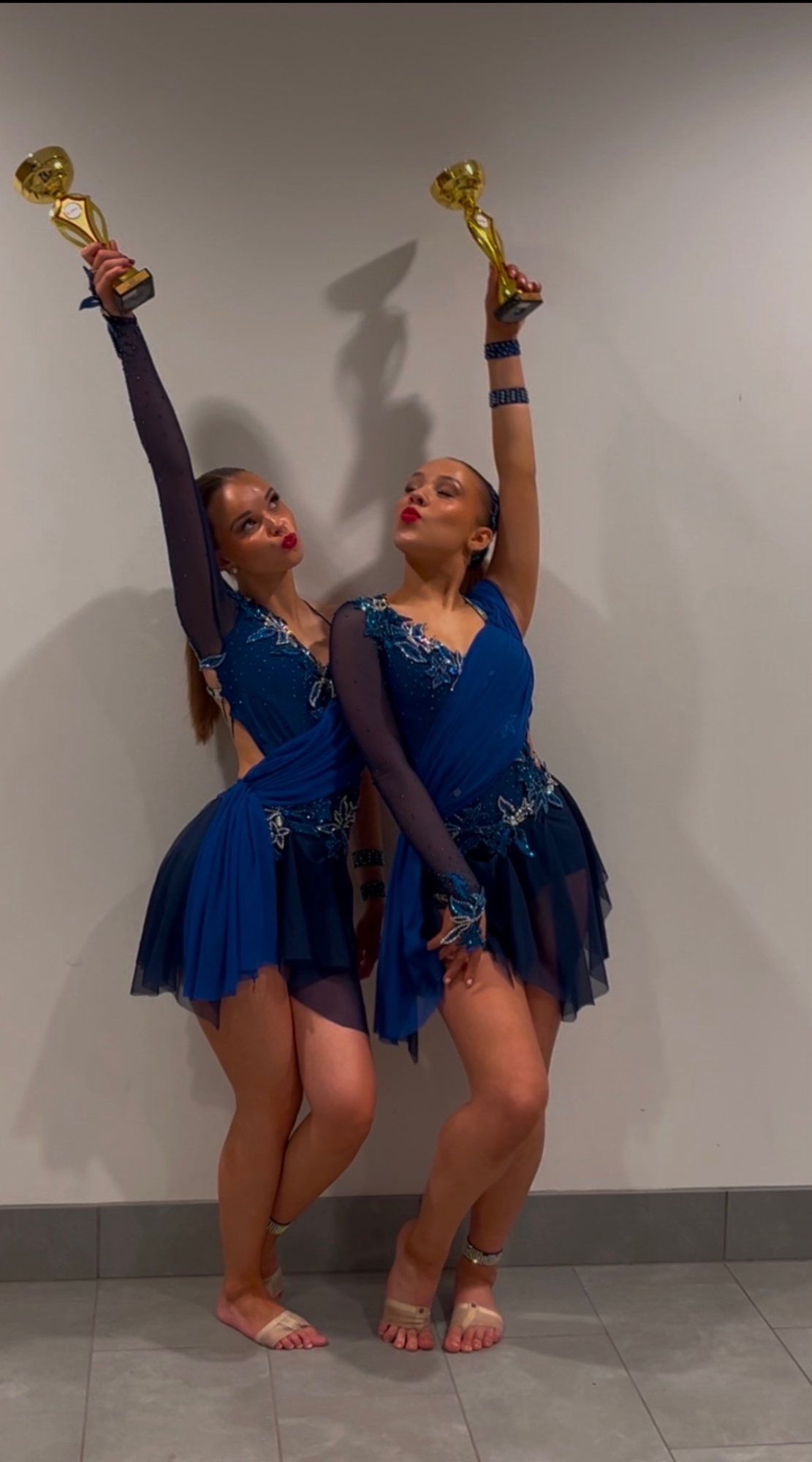 Slow duo dräkter – bild 2 av 5